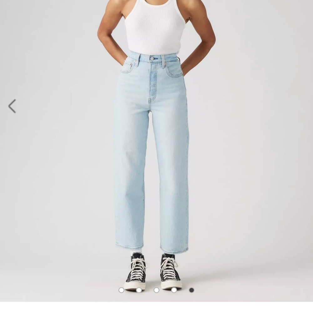 Levi’s Premium Ribcage Ankle Straight Jean, Lgt Blue, Sz 30.